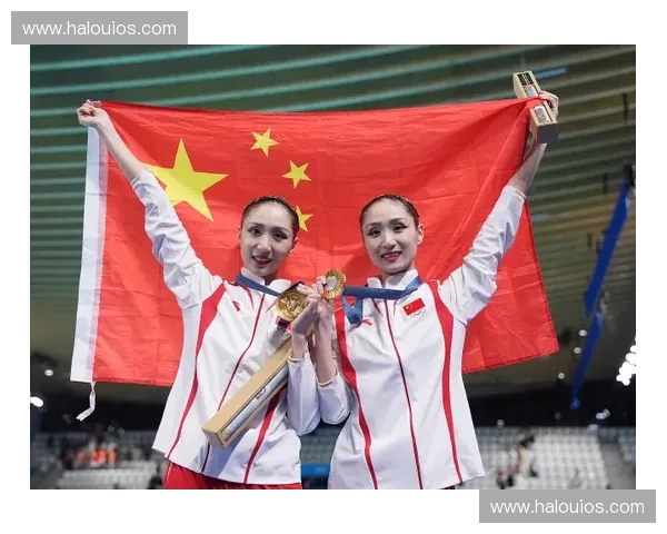 世界杯女主持人台前幕后风采全记录从赛场焦点到职业成长历程深度观察